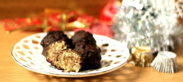 Пралине из грецкого ореха в горьком шоколаде