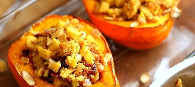 Яблочно-луковая запеканка в сквоше