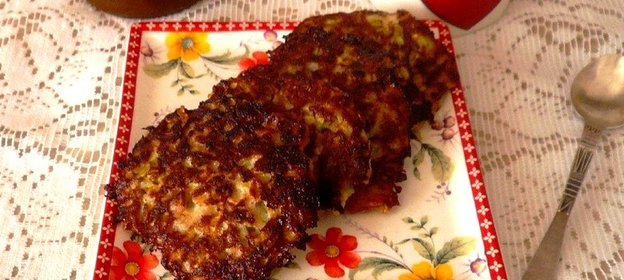 Кабачковые оладьи с яблоком