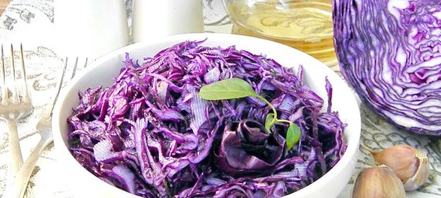 Салат из краснокочанной капусты