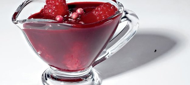 Соус из диких ягод и красного вина
