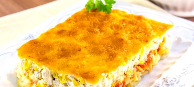 Запеканка с рисом, куриным филе, кукурузой и овощами