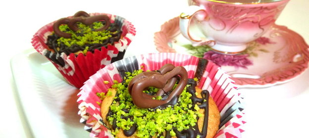 Кексы с фисташками и ежевикой Её величество Нежность