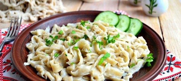 Домашняя лапша из теста, приготовленного в хлебопечке с добавлением ячменных отрубей