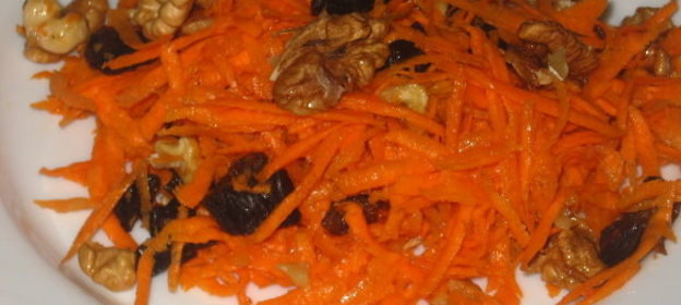 Салат из моркови с черносливом