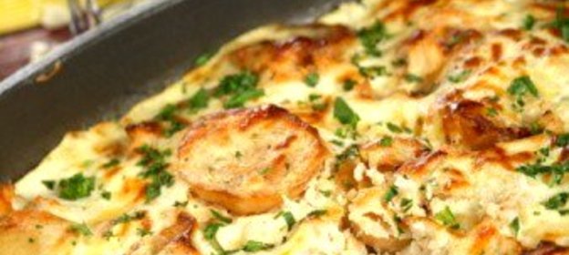 Картофельный гратен с тимьяном в сливочном соусе