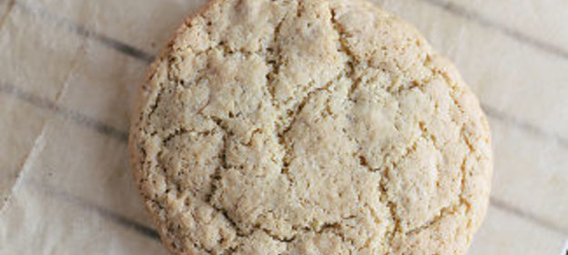 Печенье из цельнозерновой муки с чипсами из арахисового масла