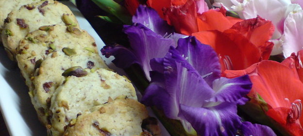 Печенье с вяленой клюквой и фисташками