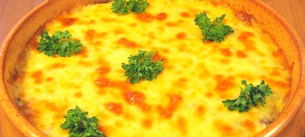 Запеканка с картофелем, фаршем и грибами