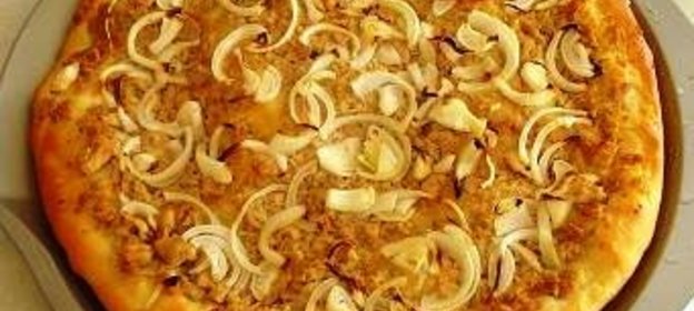 Пицца с тунцом