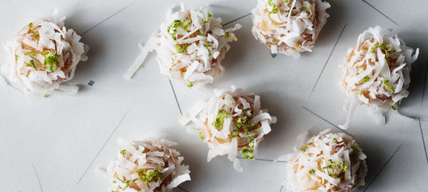 Шоколадные шарики с кокосом и лаймом