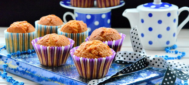 Кексы с печеньем и карамельным соусом