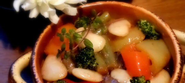 Морской окунь, запеченный с цукини в апельсиновом соусе