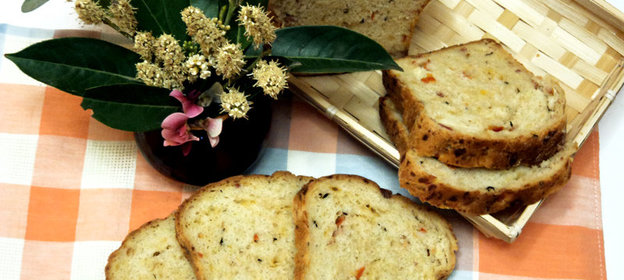 Пикантный Хлеб с ветчиной, сыром, помидорами и базиликом