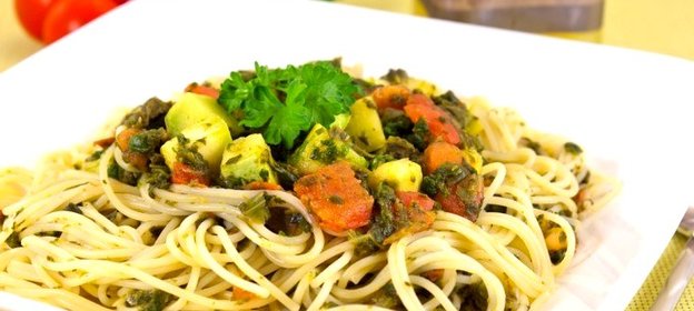 Спагетти с кабачками и шпинатом