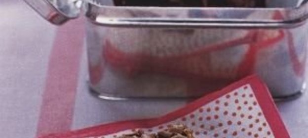 Шоколадное печенье с орехами