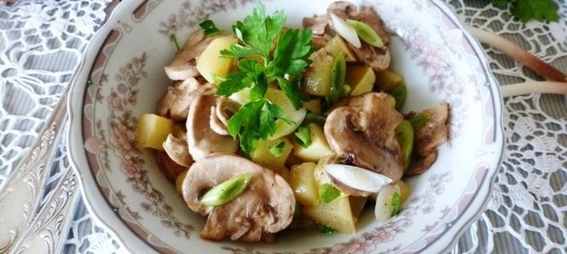 Горячий салат с баклажанами