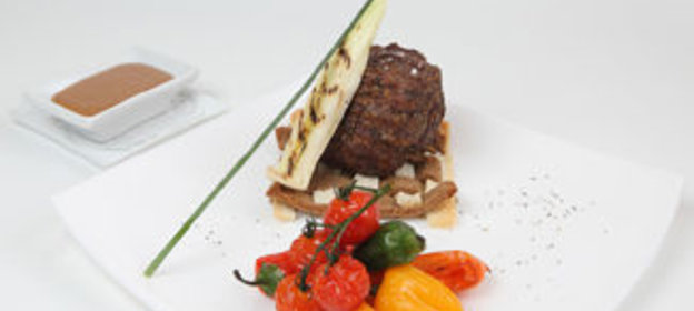 Стейк по-шотландски с хлебным соусом