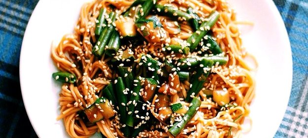 Яичная лапша с овощами