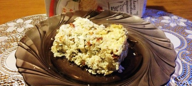 Рисовая запеканка с рикоттой, маслинами и вялеными помидорами