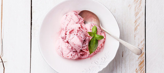 Сорбе с клубникой и базиликом