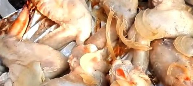 Рыбный салат с яичным соусом