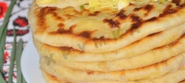 Лепешки с зеленым луком и моцареллой