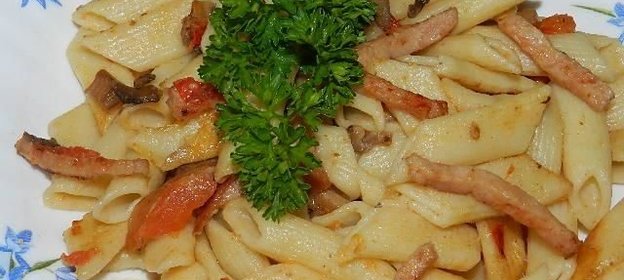 Макароны с ветчиной и шампиньонами