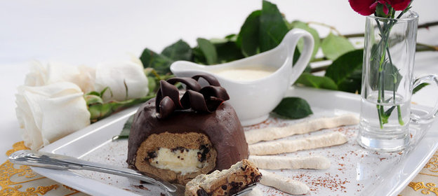 Кофейно-кардамоновые десерты с нежнейшим ванильным наполнителем, меренгами и соусом сабайон