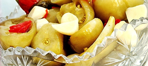 Острые соленые зеленые помидоры (заготовка на зиму)