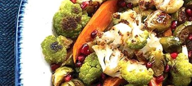 Салат с жареными овощами и гранатом