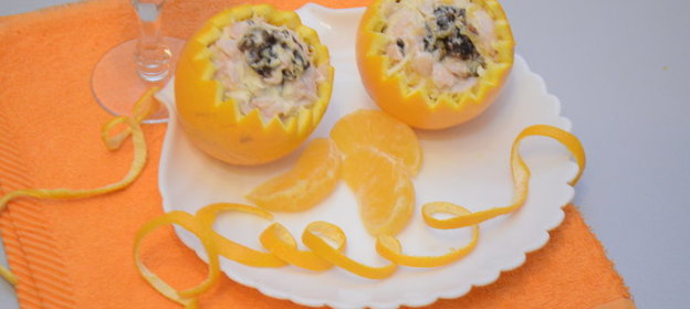 Салат с копчёным окорочком в апельсине. Тест-драйв с Окраиной