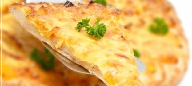 Пицца с запеченной тыквой и копченым салом