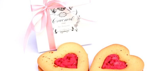 Печенье имбирное с клюквой и розовым перцем