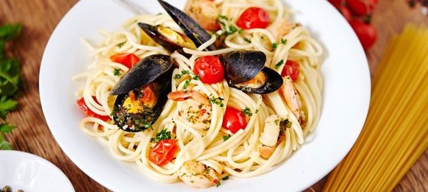 СПАГЕТТИ С МОРЕПРОДУКТАМИ И ТОМАТАМИ ЧЕРРИ