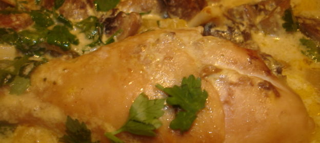 Курица с грибами и овощами в сливочном соусе