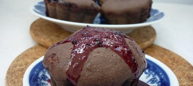 Черёмуховые кексы с черносмородиновым вареньем