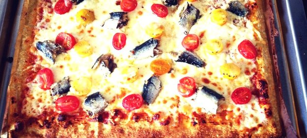 Быстрая пицца с сардинами