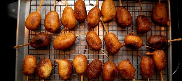 Сосиски в кляре на палочке