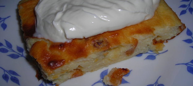 Творожная запеканка с изюмом и ванилином