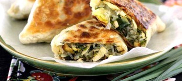 Пицца-рулет с творогом и кресс-салатом