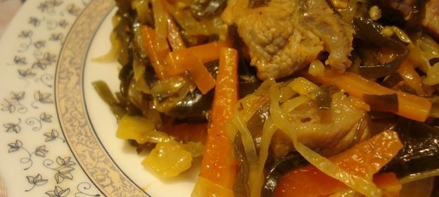 Свинина с морской капустой