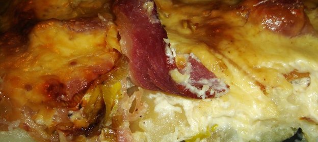 Картофельная запеканка с луком пореем и не только