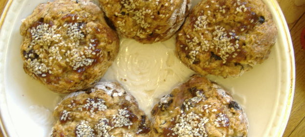 Банановые булочки с кунжутом