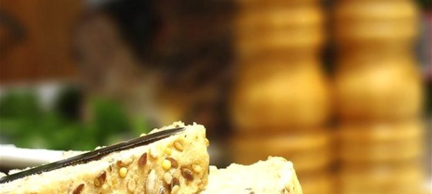 Хлеб с курагой и овсяными хлопьями