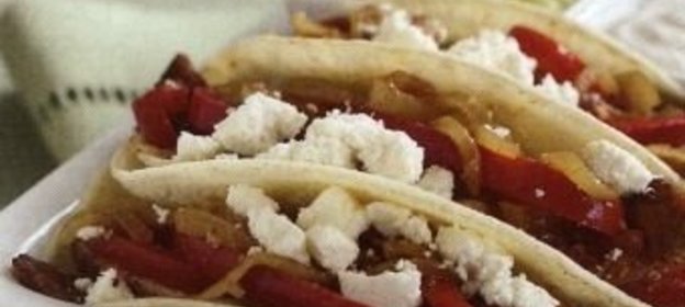 Салат из огурцов и яиц с укропной заправкой