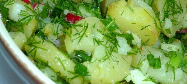 Тёплый салат из молодого картофеля, свежих и маринованных овощей для Леночки ( mama elena)
