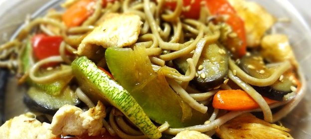 Гречневая лапша с курицей