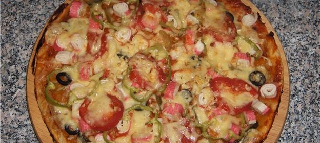 Пицца с крабовыми палочками