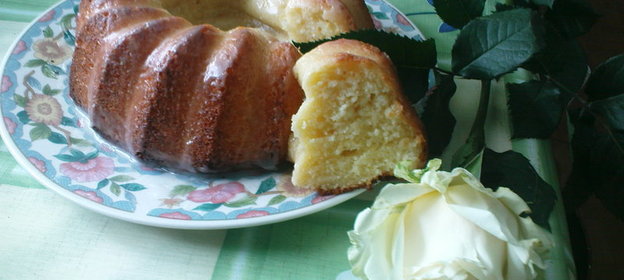 Кекс творожный в лимонной глазури